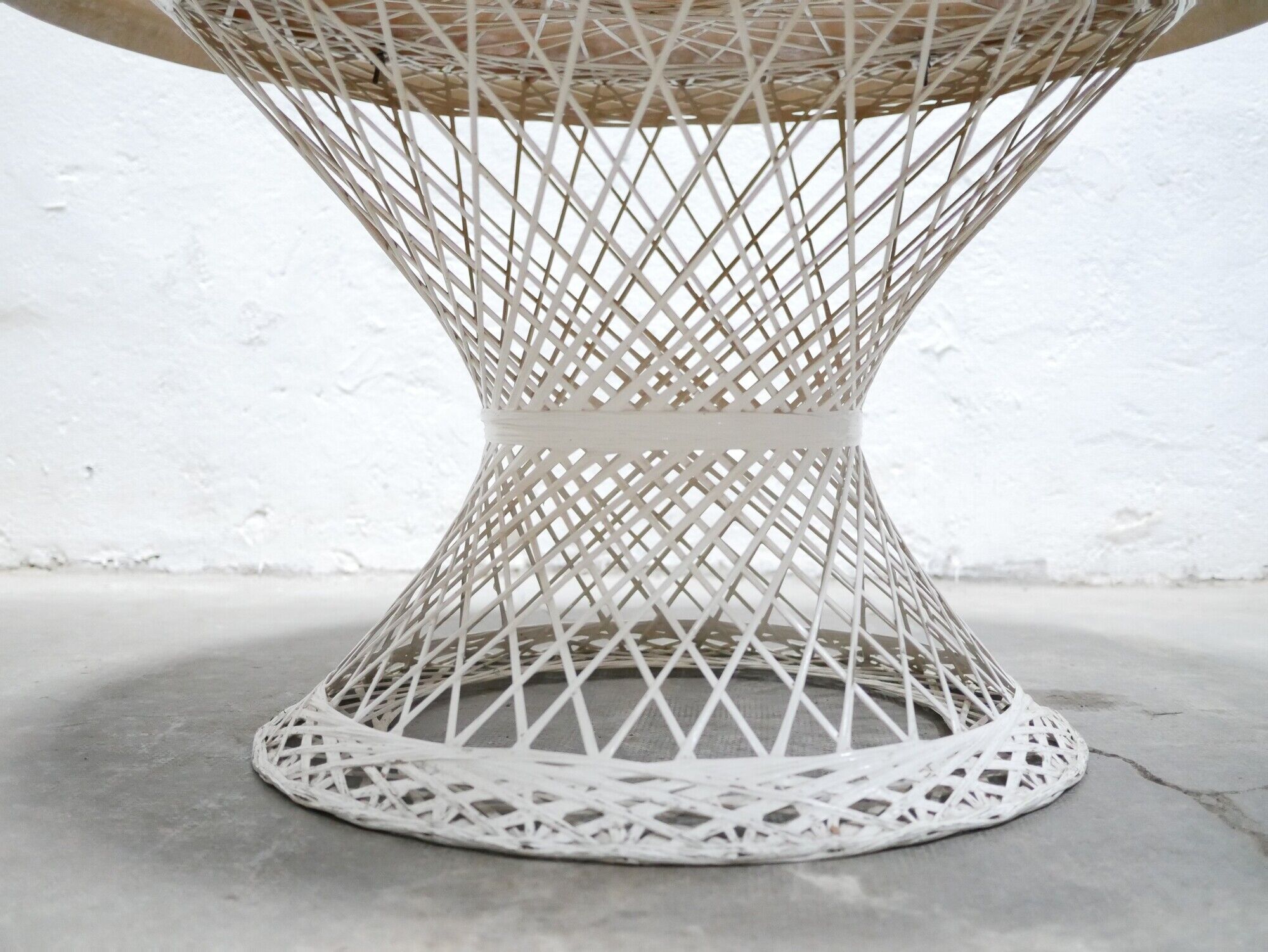 Garden table and 5 vintage fiberglass chairs by Russell Woodard