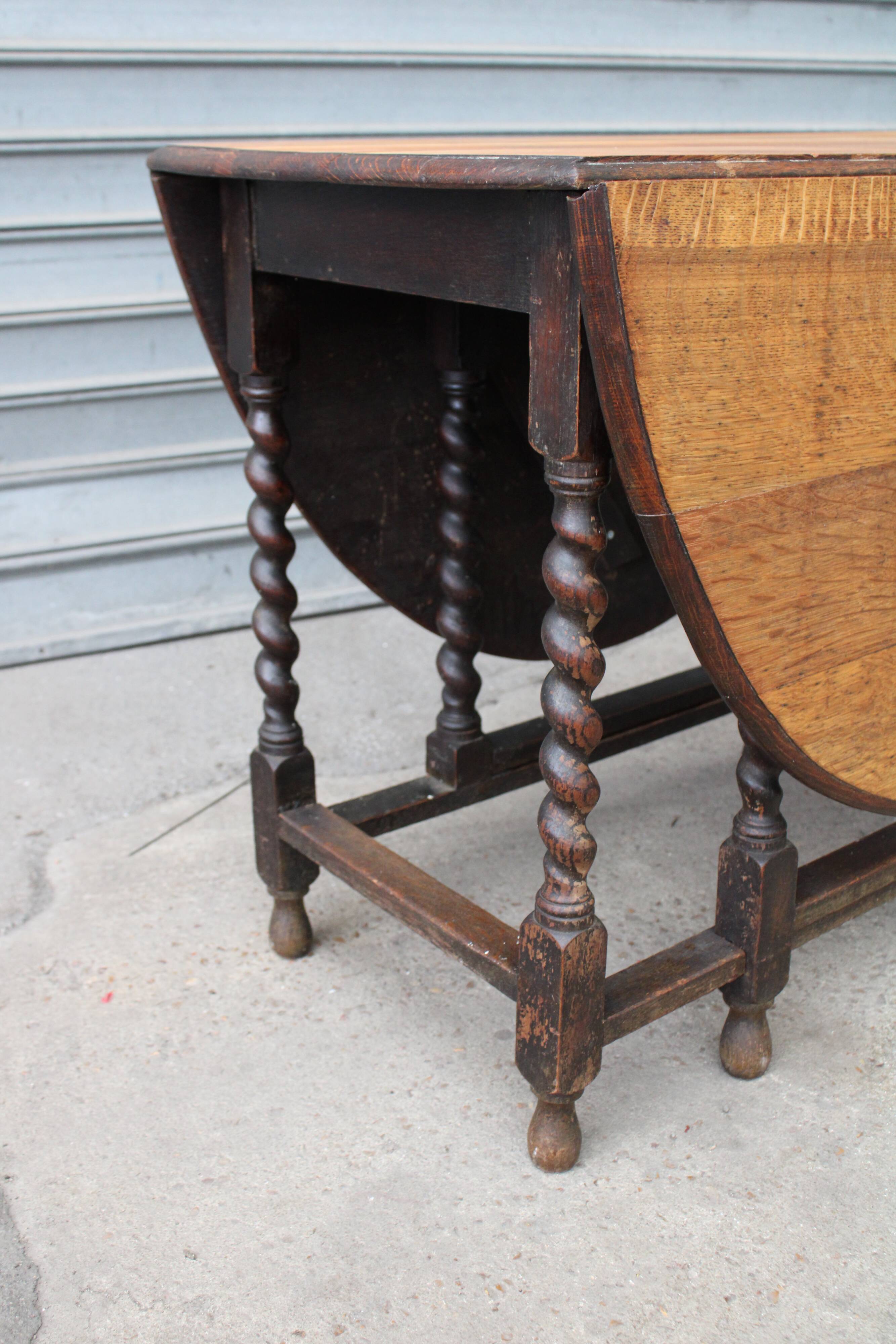 oval folding table