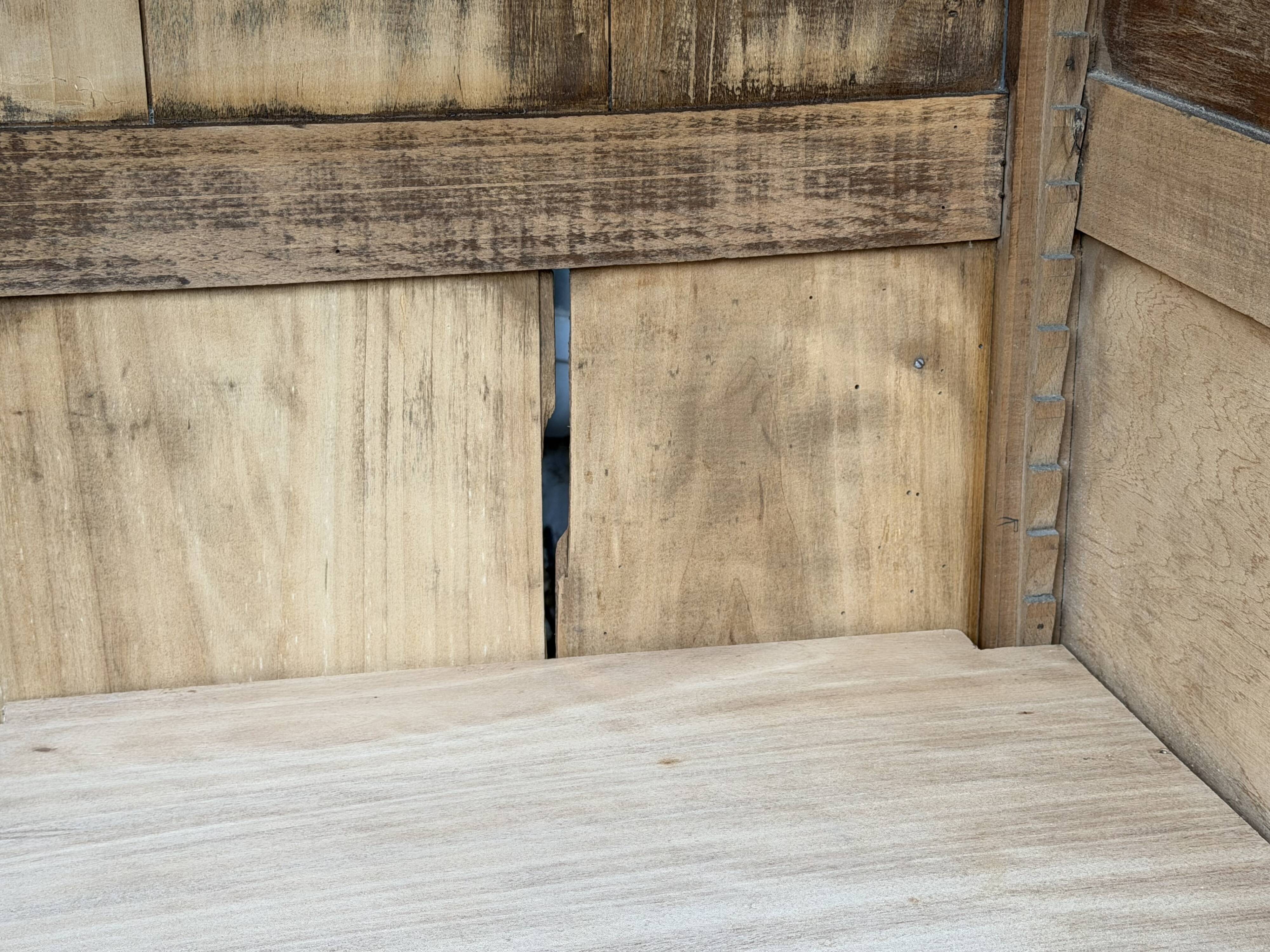 Armoire parisienne noire vitrée rénovée