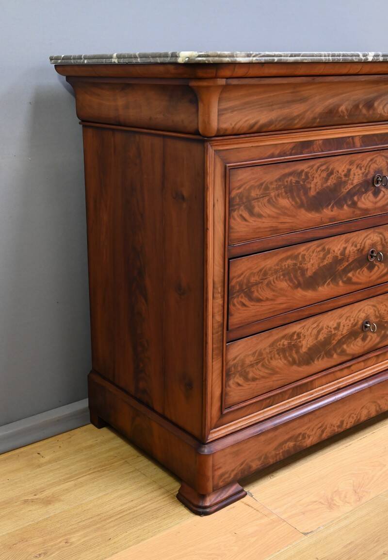 Mahogany chest of drawers, Louis-Philippe style – Late 19th century