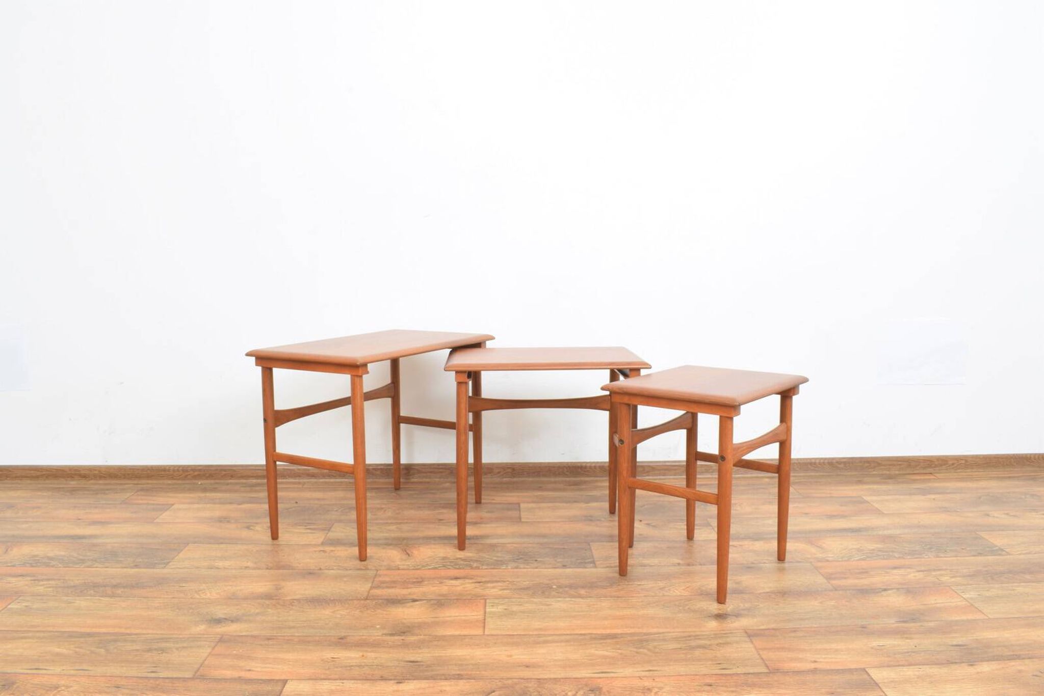 Tables gigognes en teck danois des années 50, ensemble de 3