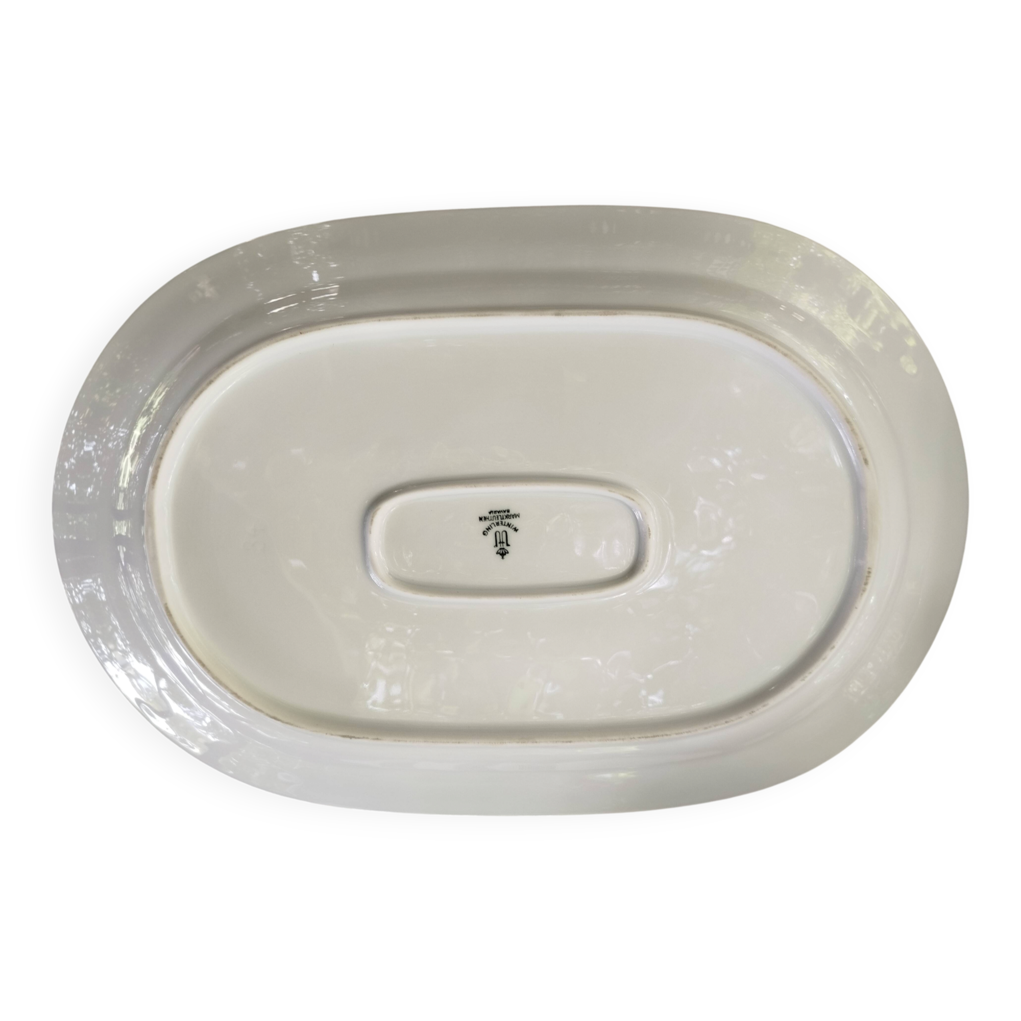 Plat plat en porcelaine