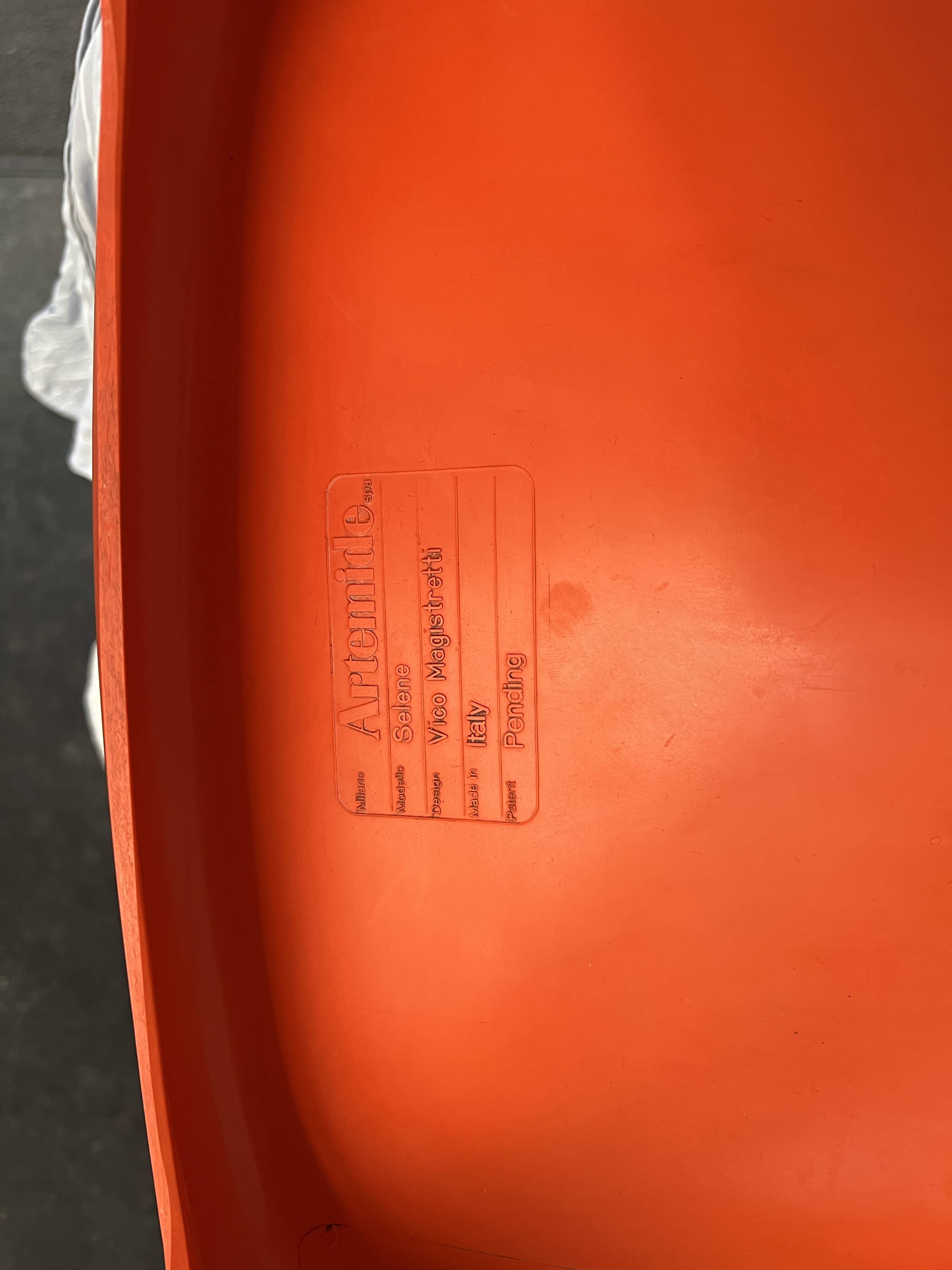 Chaise "Selene" orange par Vico Magistretti / Artemide