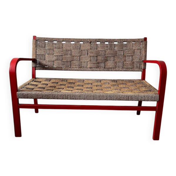 Banc vintage en bois rouge et corde