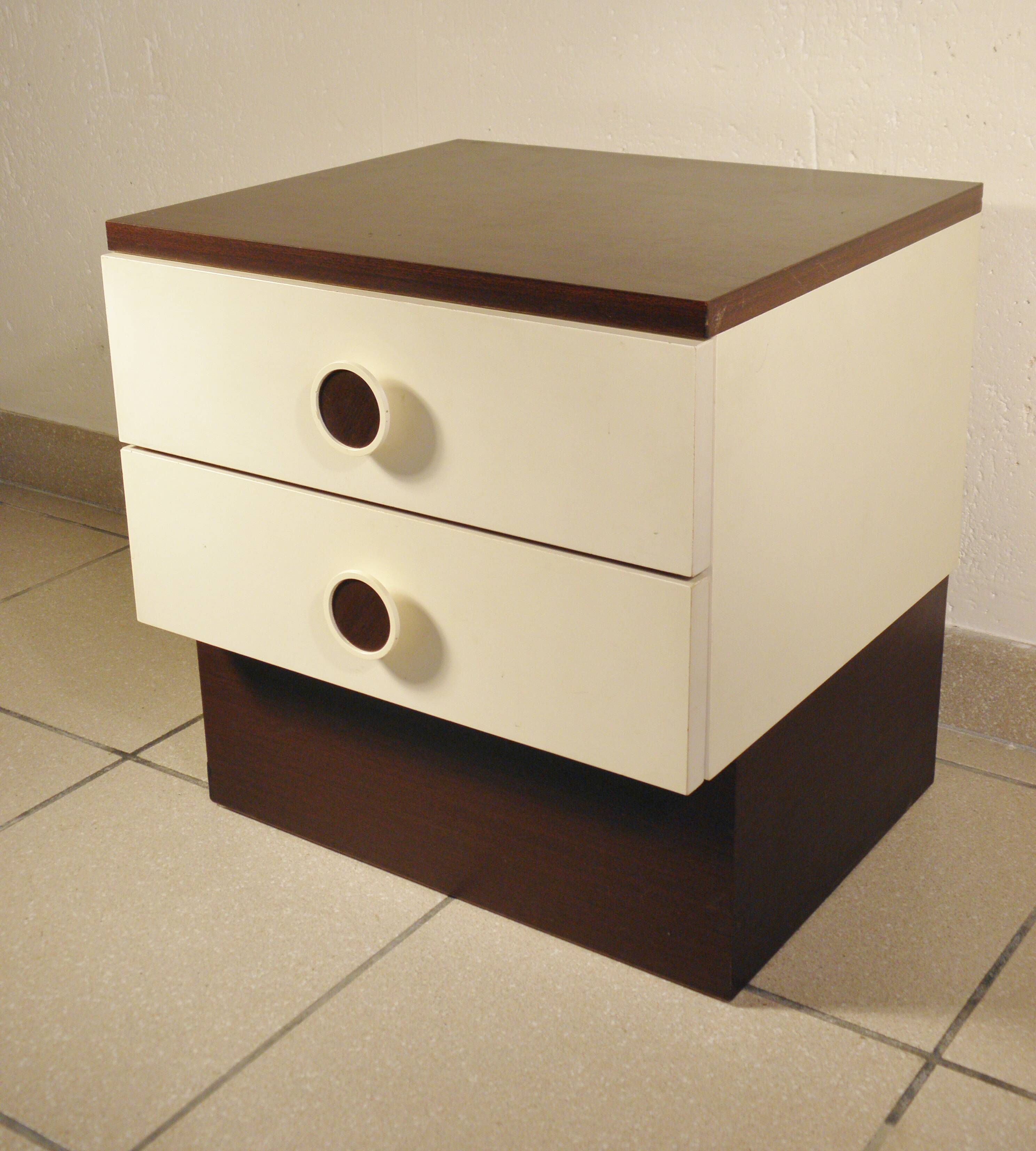 Table de chevet design années 70