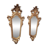 Ancienne paire de miroirs en bois sculpté et doré