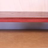 Ancienne table basse en teck birman patine rouge d'origine