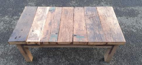 Table basse style brutaliste