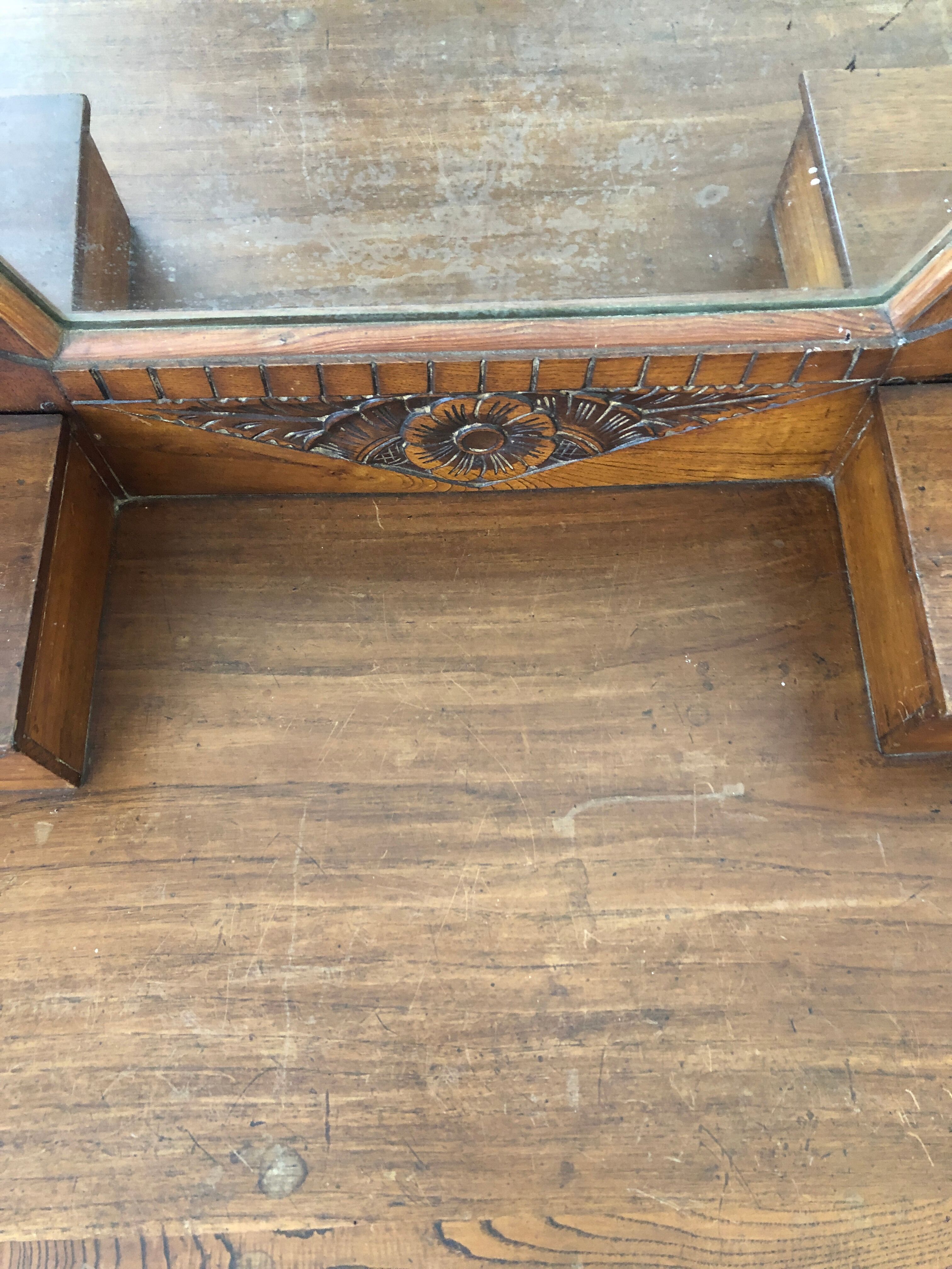 Art Deco style hairdresser