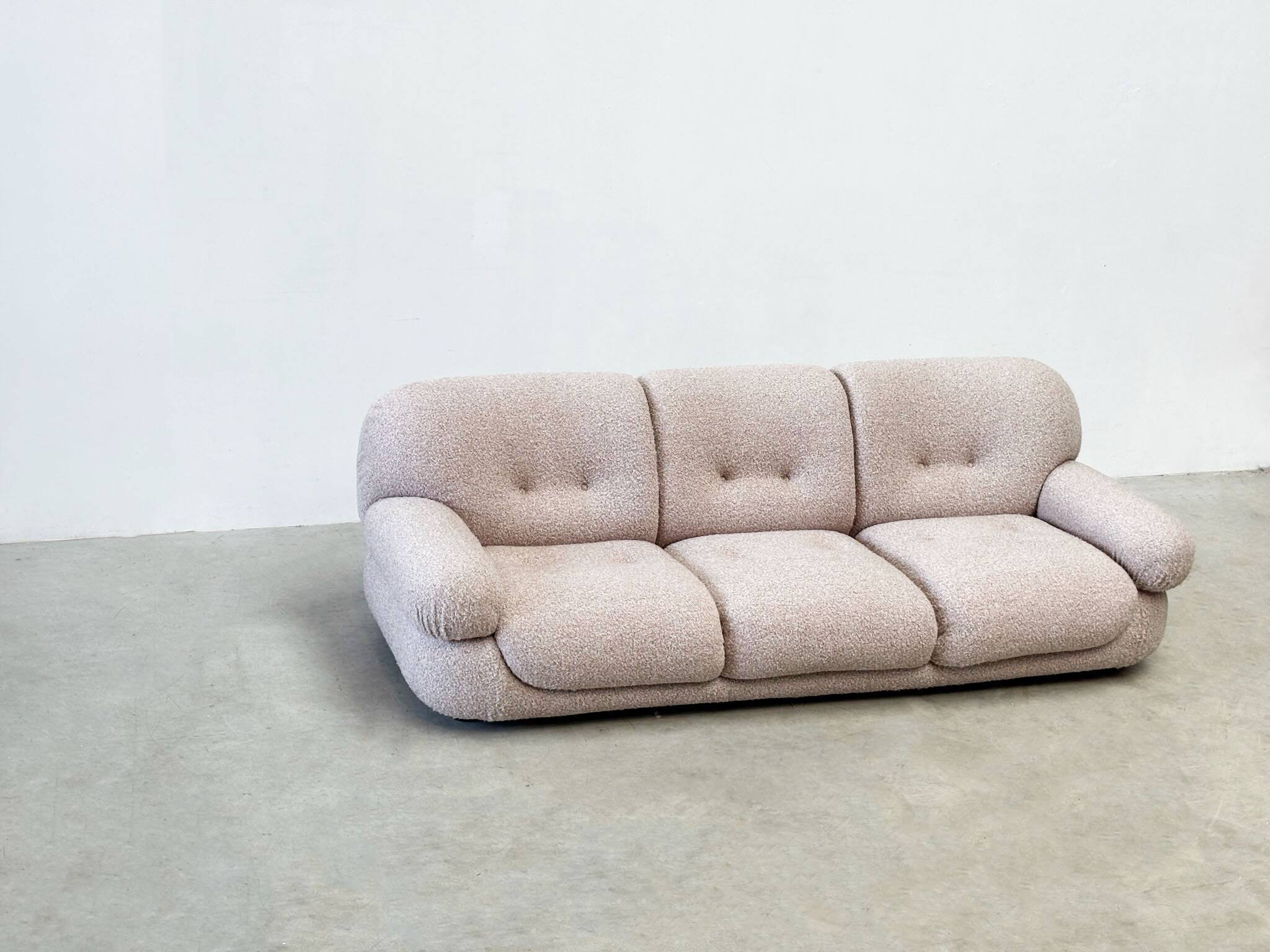 Sapporo sofa by Mobil Girgi
