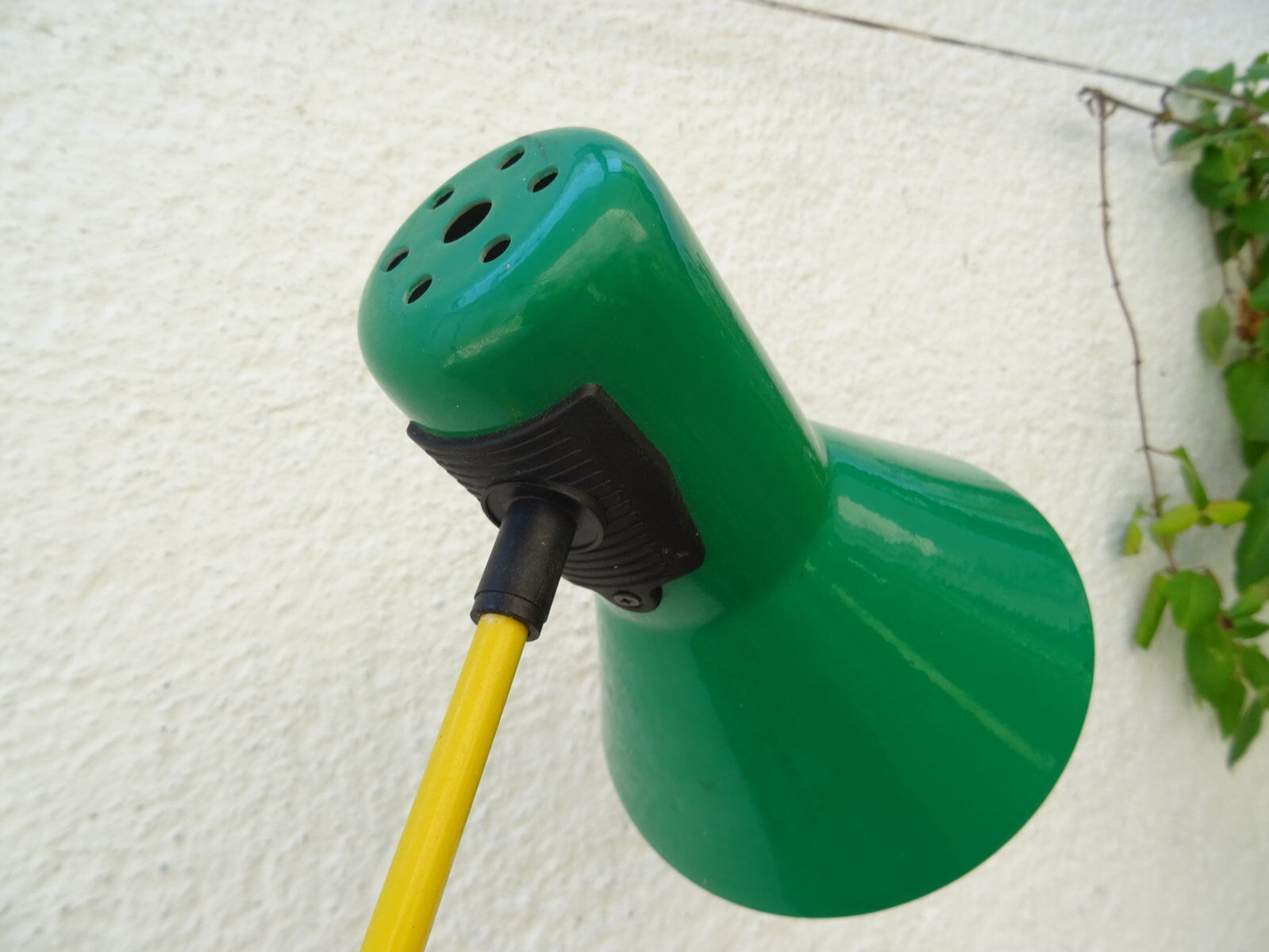 80s metal lamppost Memphis style