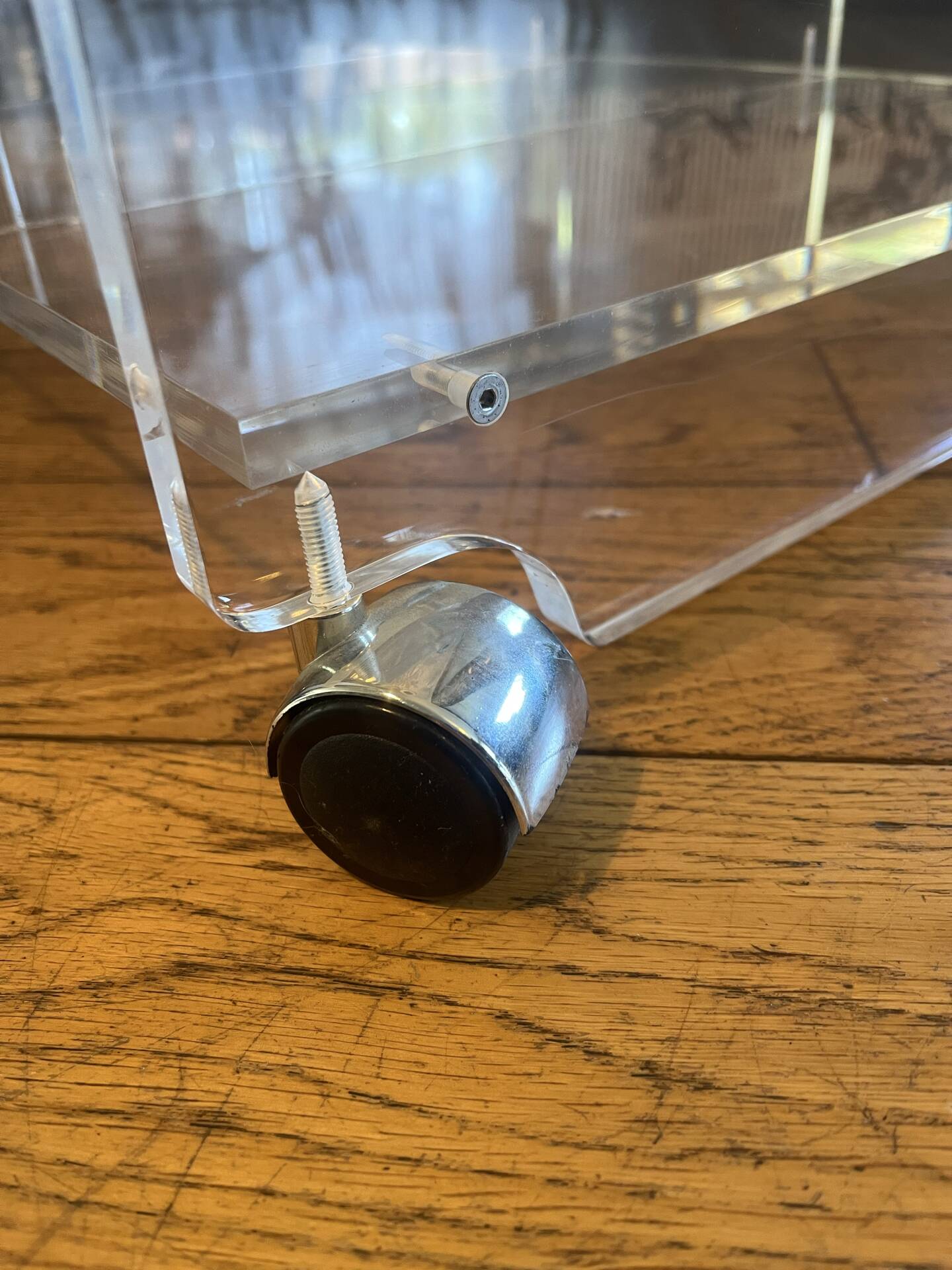 Hi-fi furniture in plexiglass