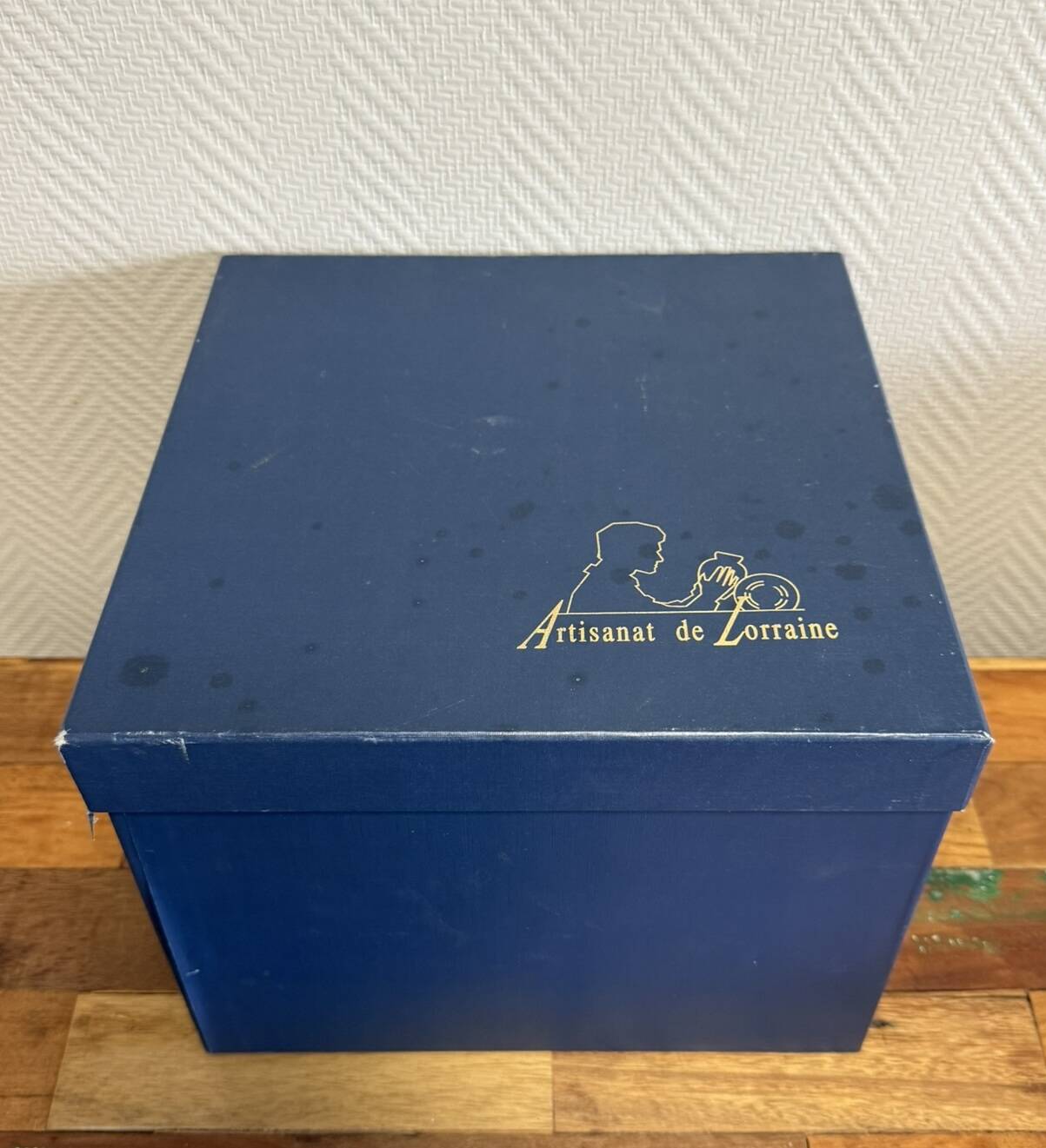 Cristalleries de Lorraine: large faceted bowl on crystal pedestal