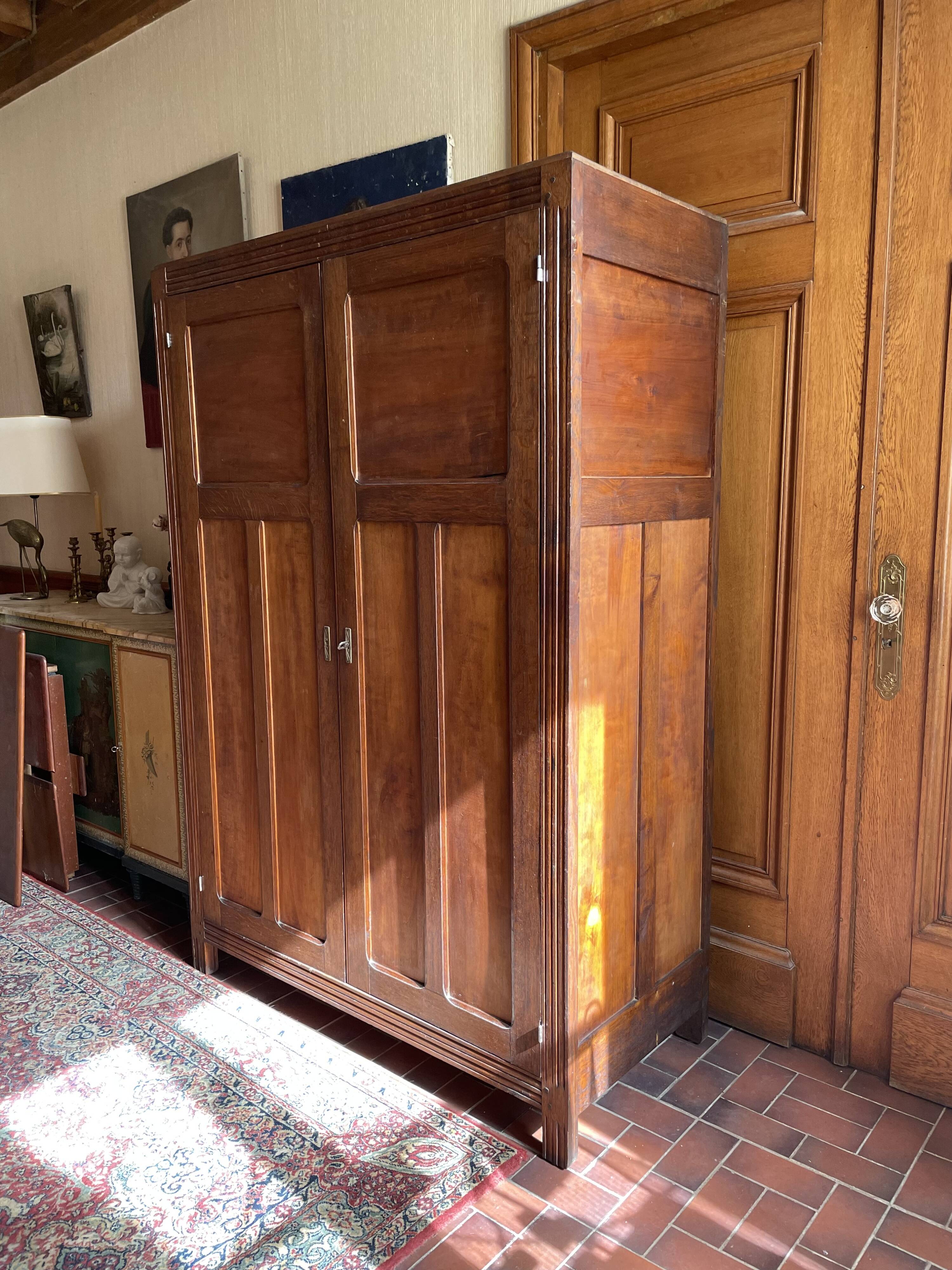 Armoire parisienne