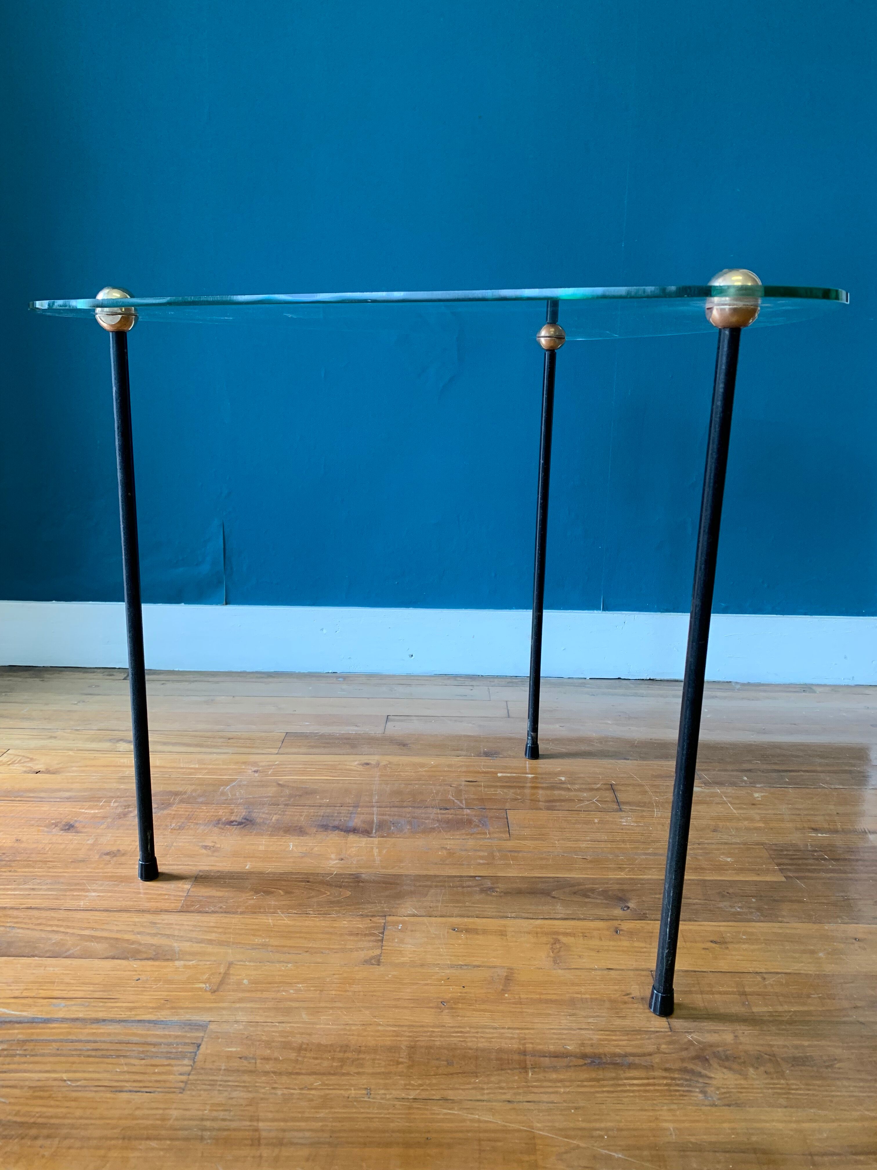 Set of trundle coffee tables in glass and brass