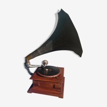 Gramophone "his master's voici"