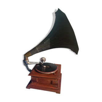 Gramophone "master's story here"
