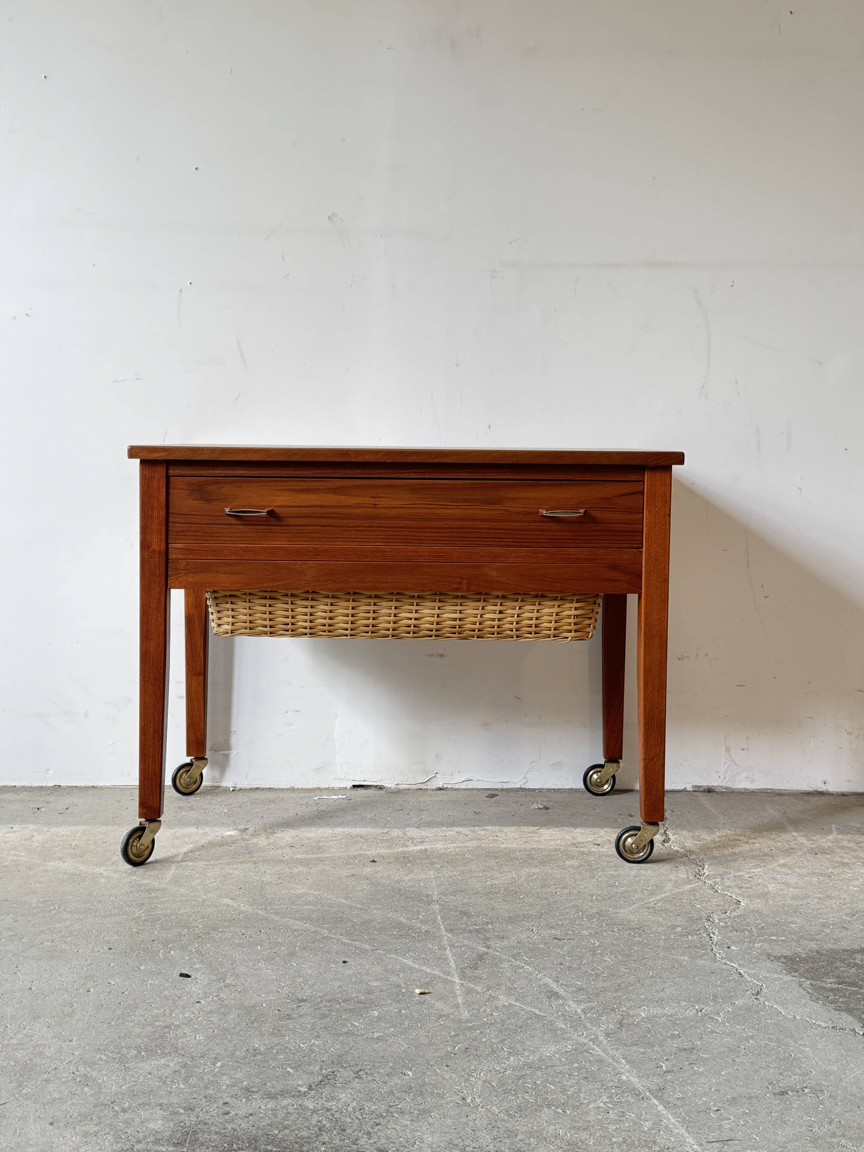 Mobile table/thread stand, Denmark 60s, vintage, mid-c modern