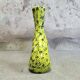 Vase en céramique jaune aux éclats verts