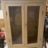 Armoire vitrée patinée crème