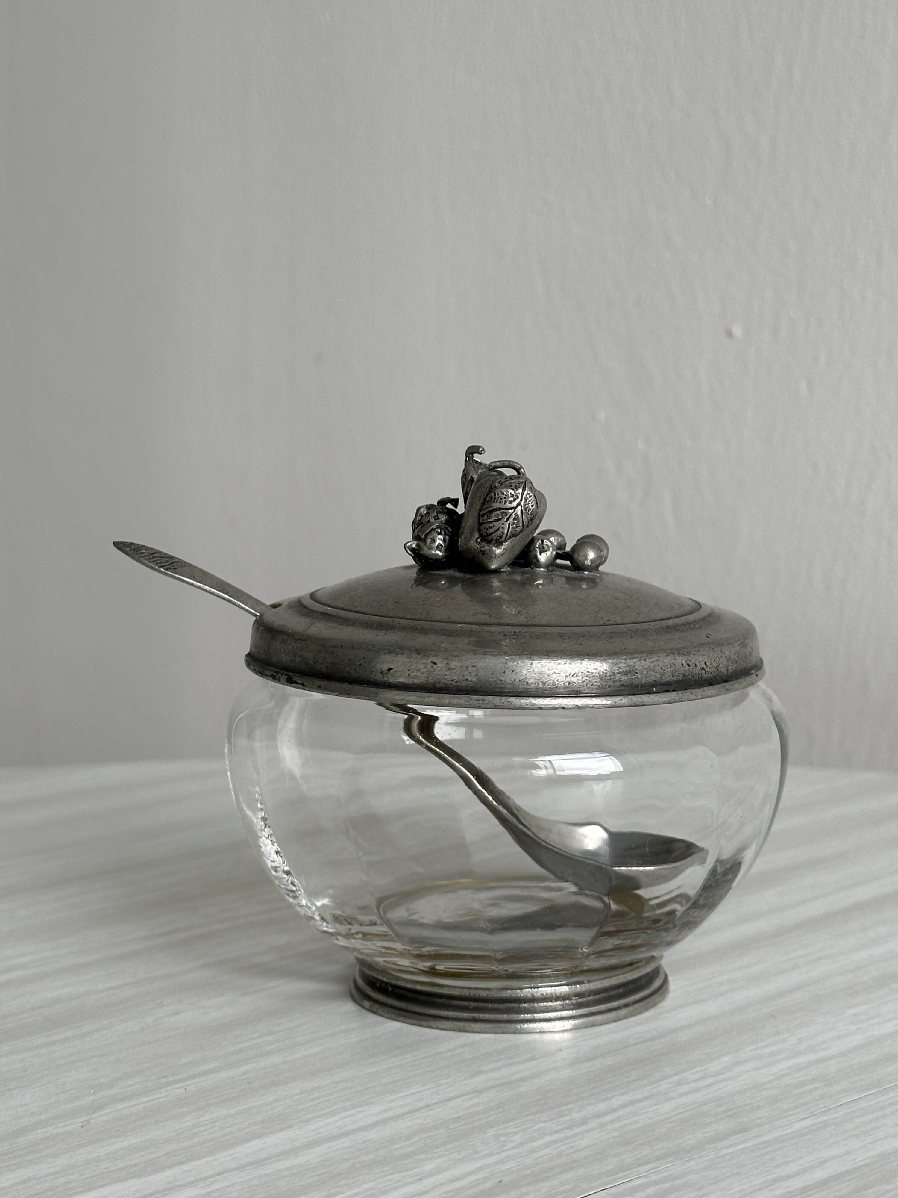 Sucrier ou moutardier ancien en verre et étain