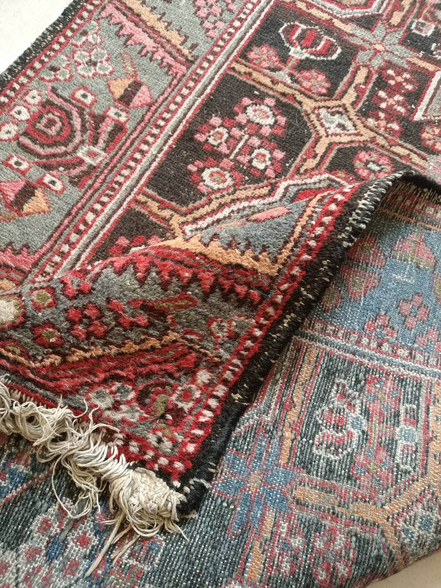 Antique Heriz rug 105 x 160 handmade
