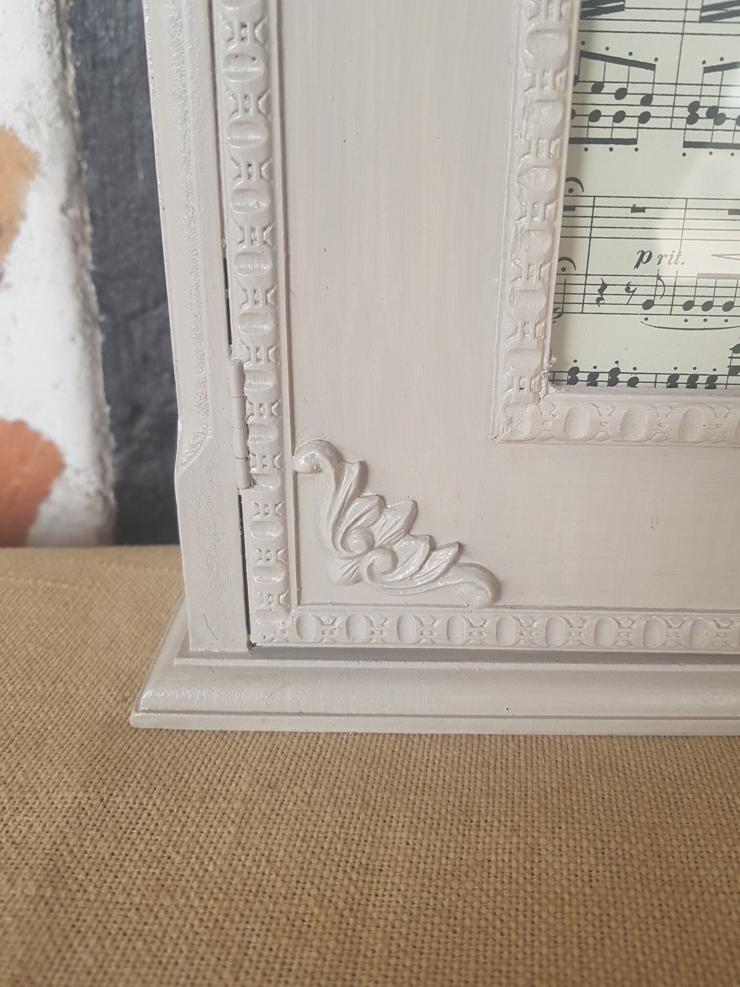 Elegant linen patinated key box