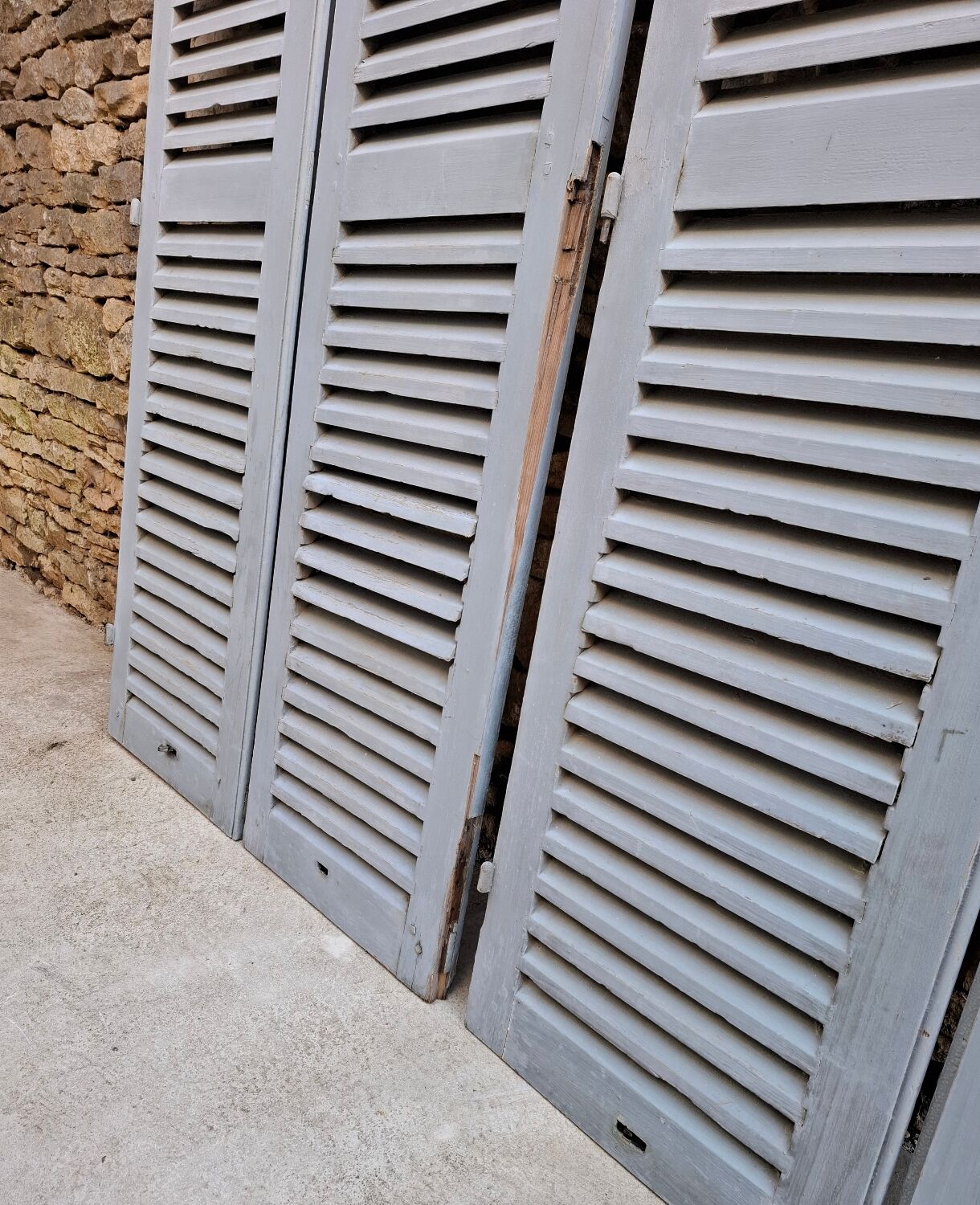 Louvered shutters