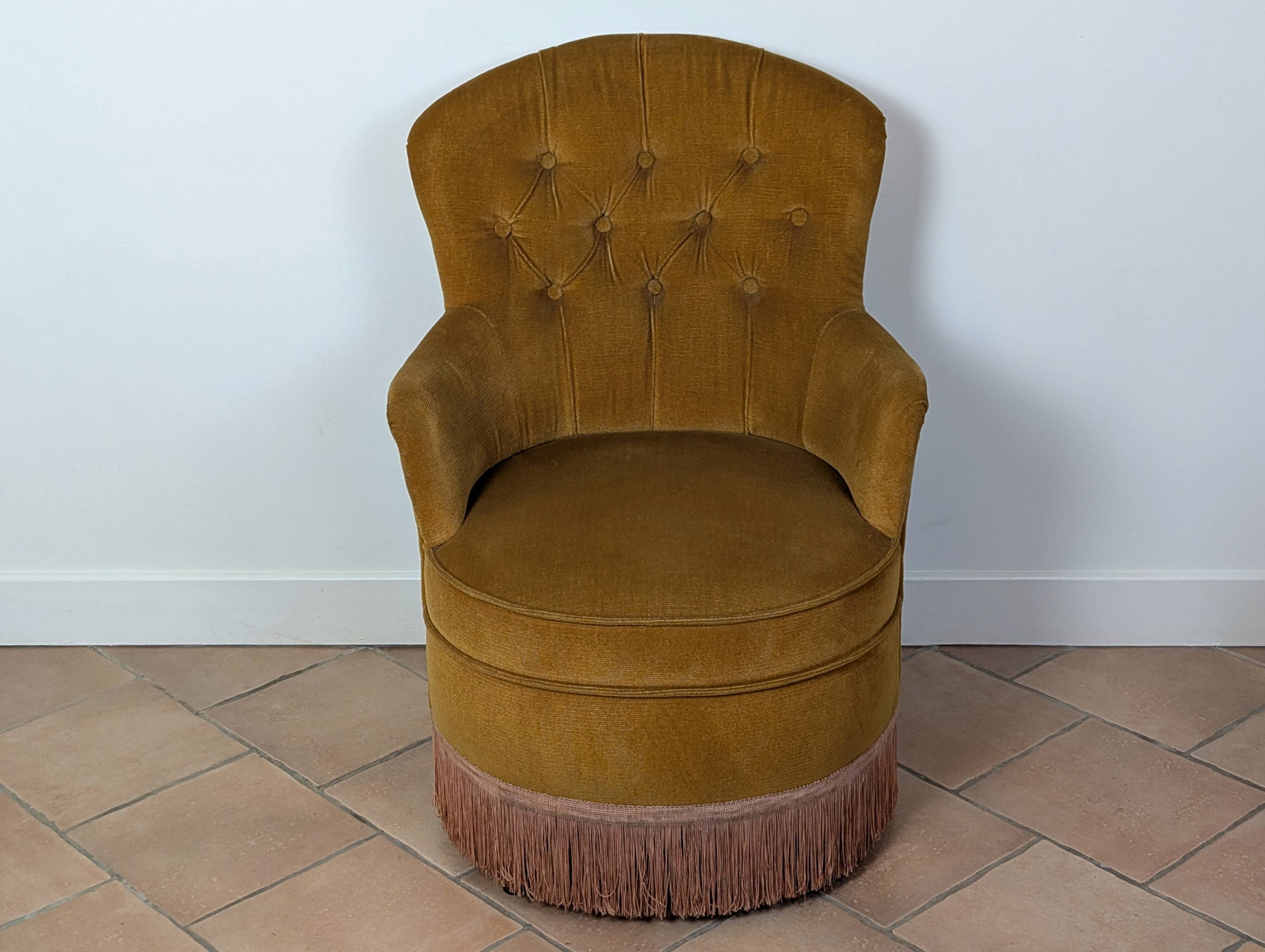 Velvet frog armchair