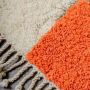 Handmade pure wool Moroccan rug from Oued Zam, size 155 x 245 cm.