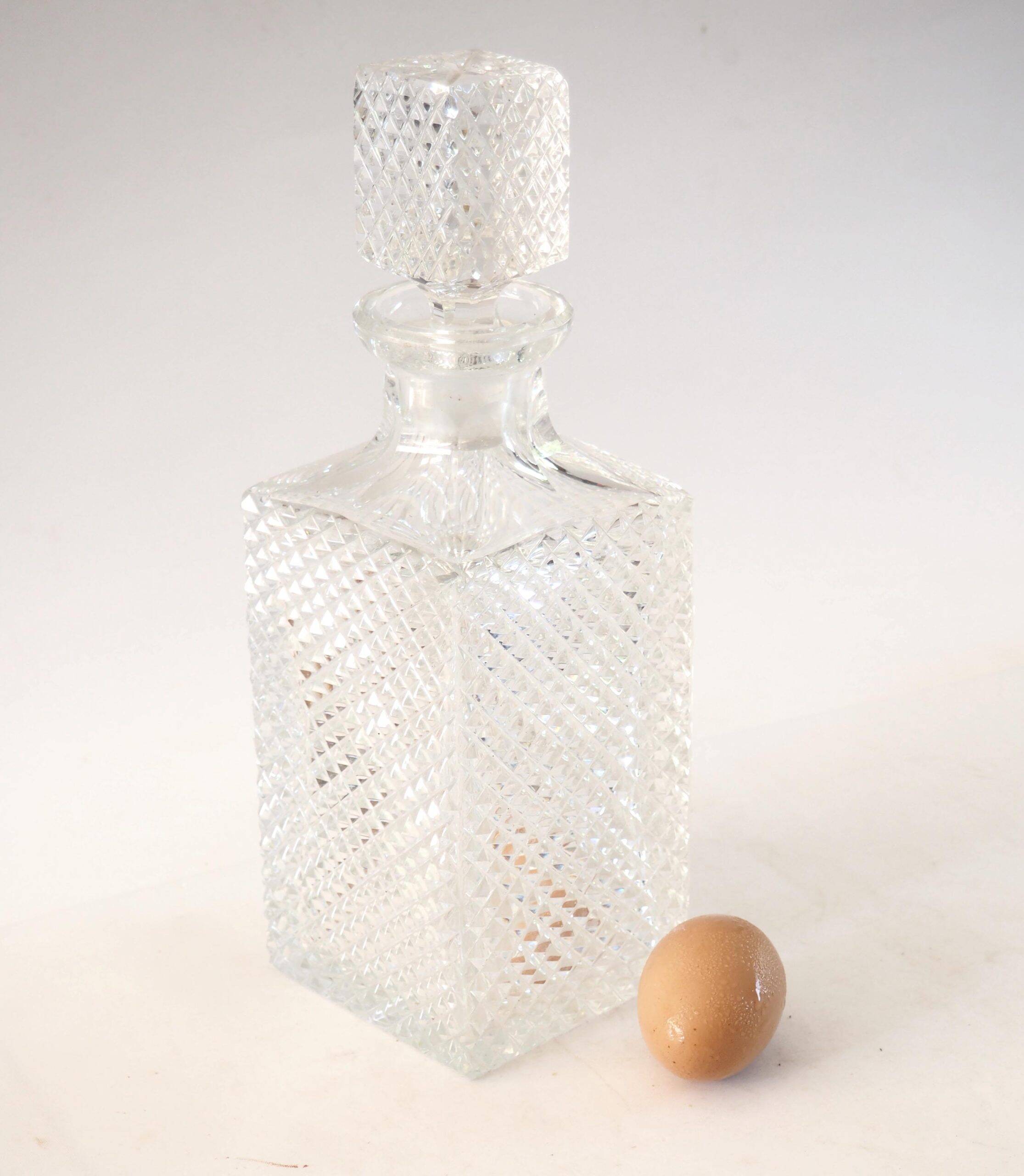 Crystal whisky decanter with mini spike pattern