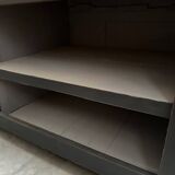 Ilot de magasin recouvert d’une pierre bleue