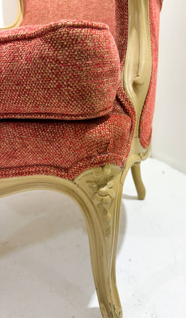 Paire de fauteuils de style Louis XV, tapisserie rouge