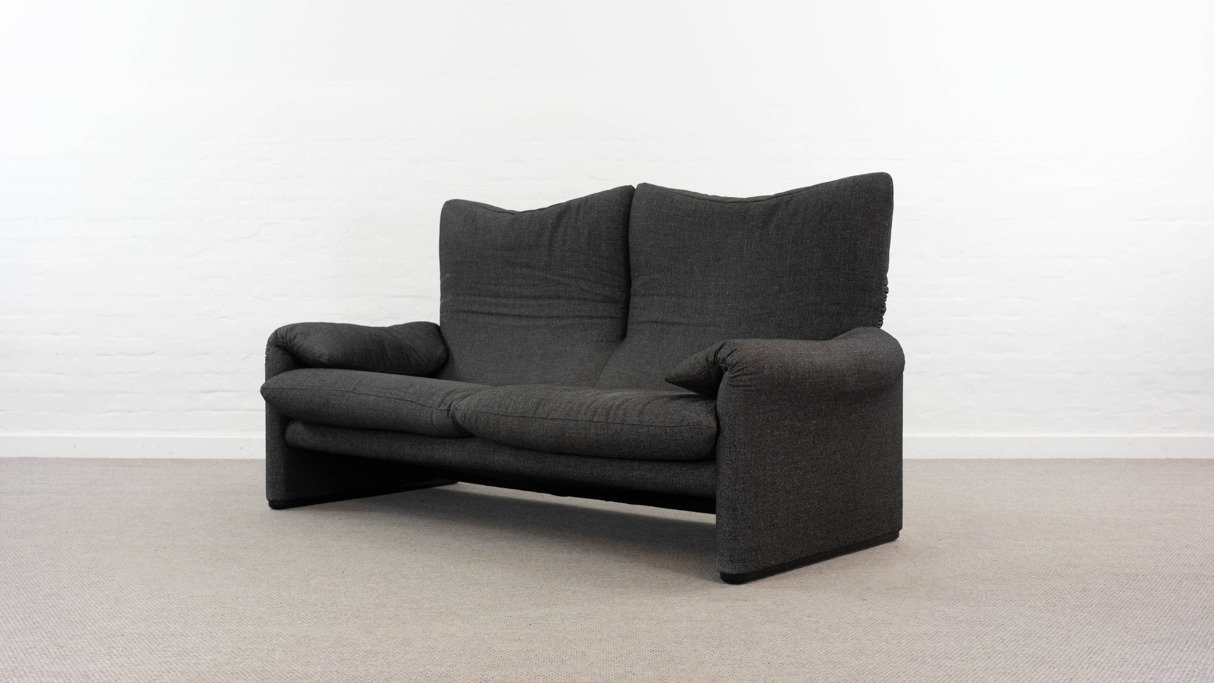 Maralunga 2.5-seat Sofa by Vico Magistretti for Cassina, Italy