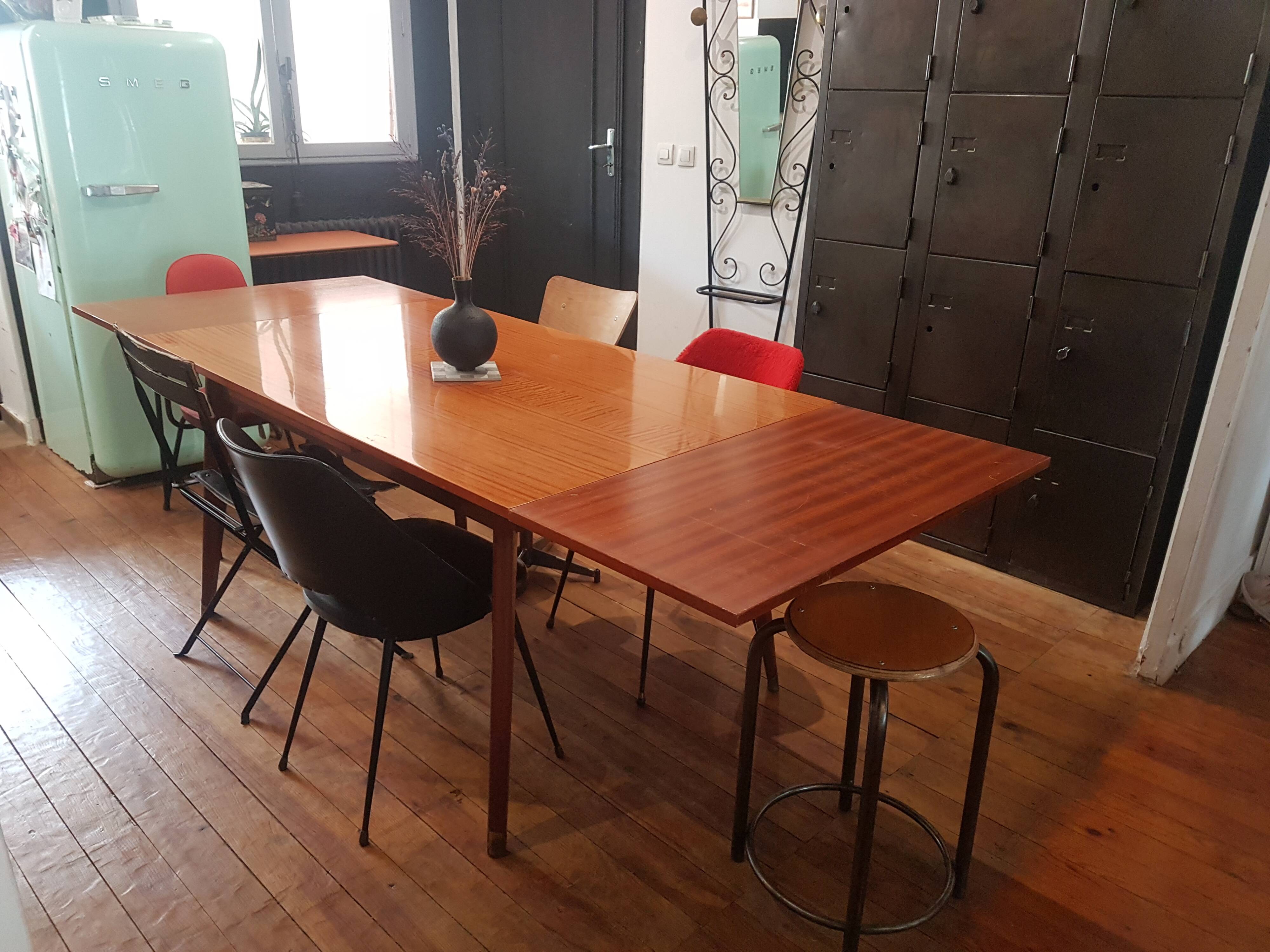 Table with extensions compass legs