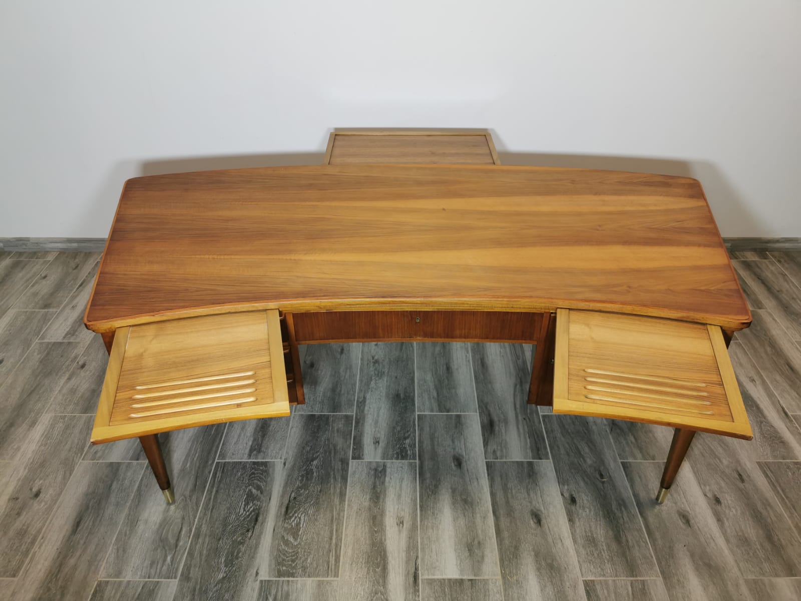Bureau du milieu du siècle