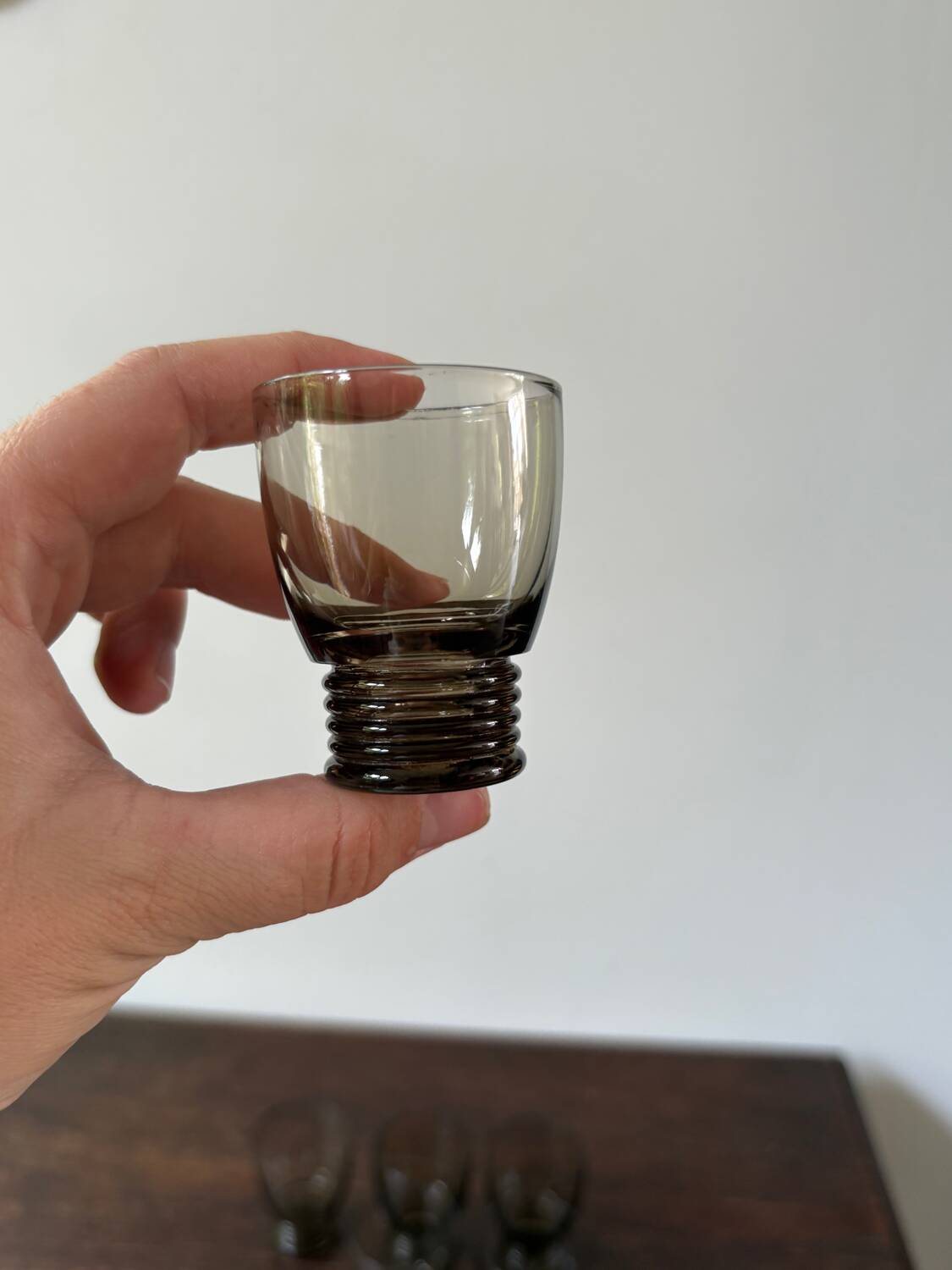 Set of 6 vintage 70s glasses with smoked grey ring feet