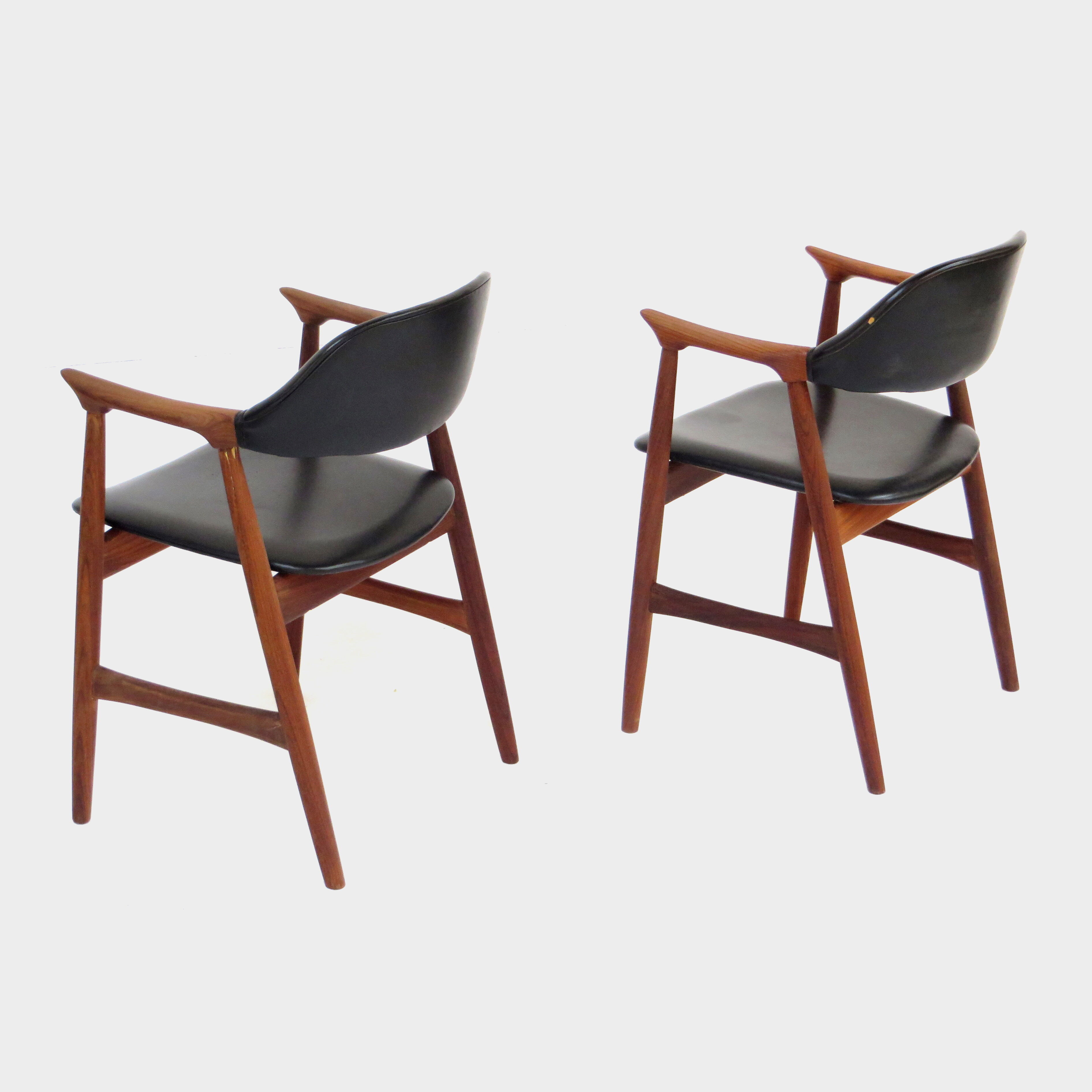 Set of two cowhorn desk arm chairs in black leatherette with teak frame, 1960s