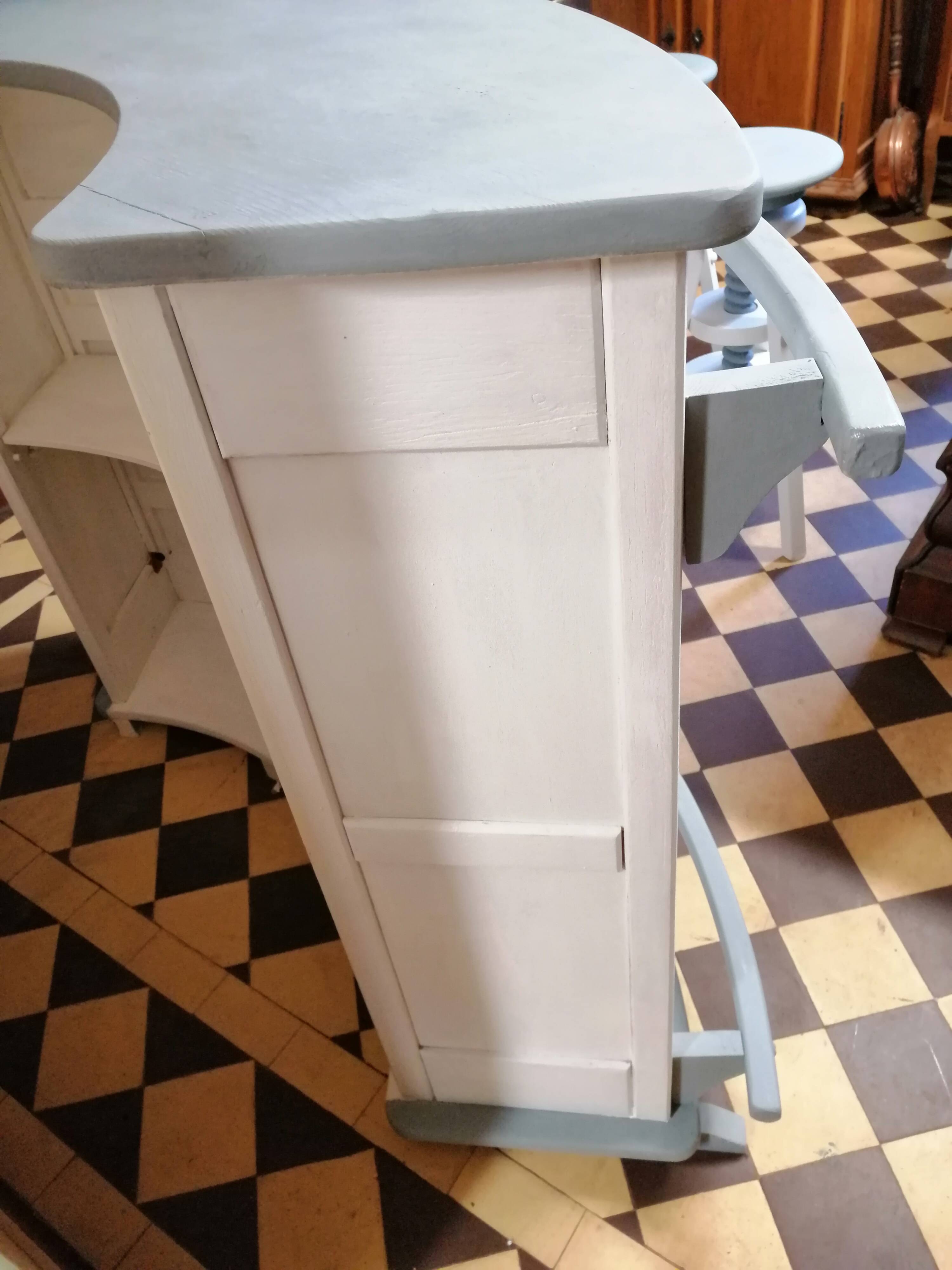 Bar with 4 stools to screw