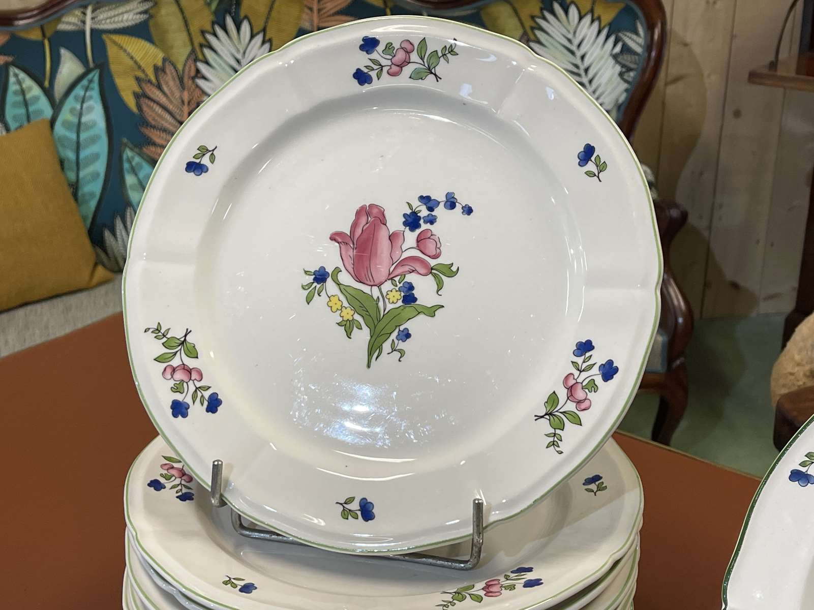 Gien porcelain table service, modern manufacture 31 pieces