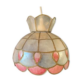 Mother-of-pearl suspension