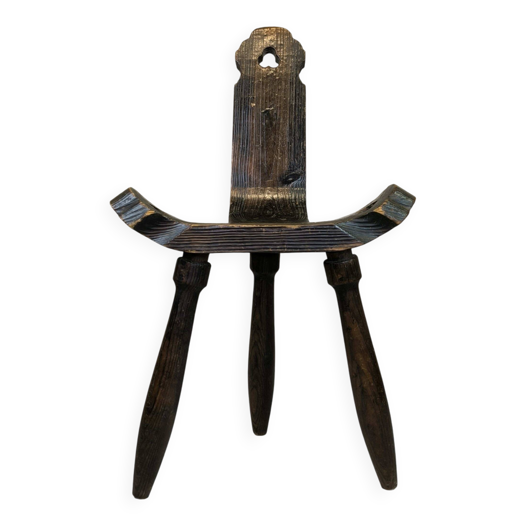 Chaise basse tripode brutaliste en bois