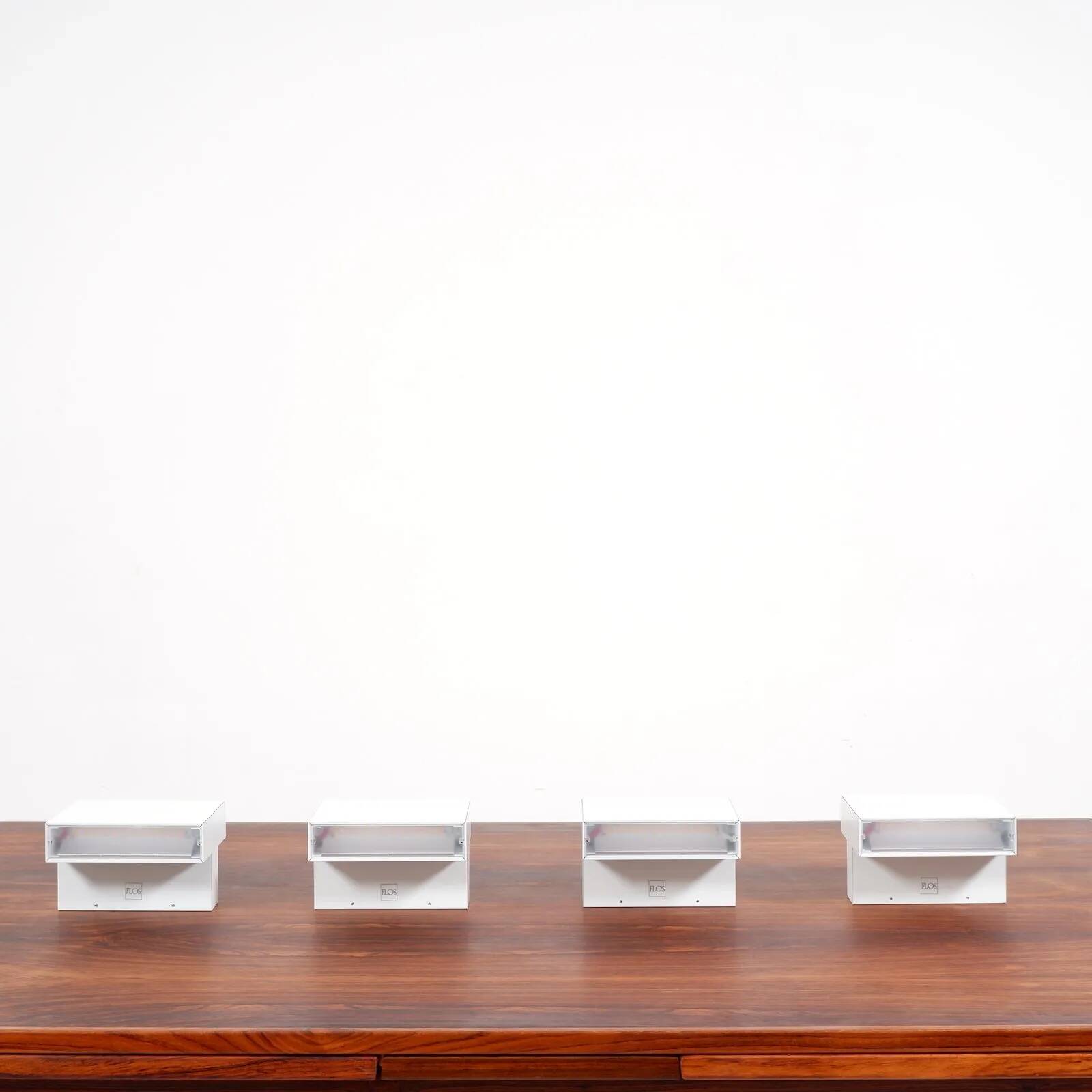 “Tight light” wall lamps by Piero Lissoni for Flos