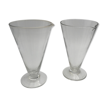 2 vintage lab vases
