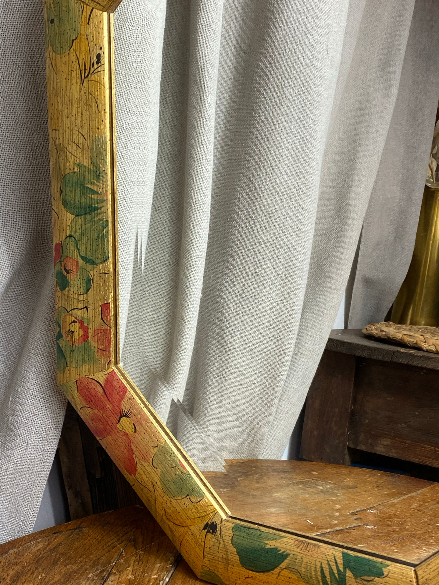 Miroir biseauté, de forme octogonale, en bois
