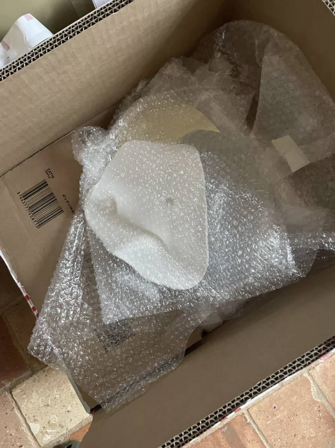 Wall lamp by Amande Haeghen ceramic and brass