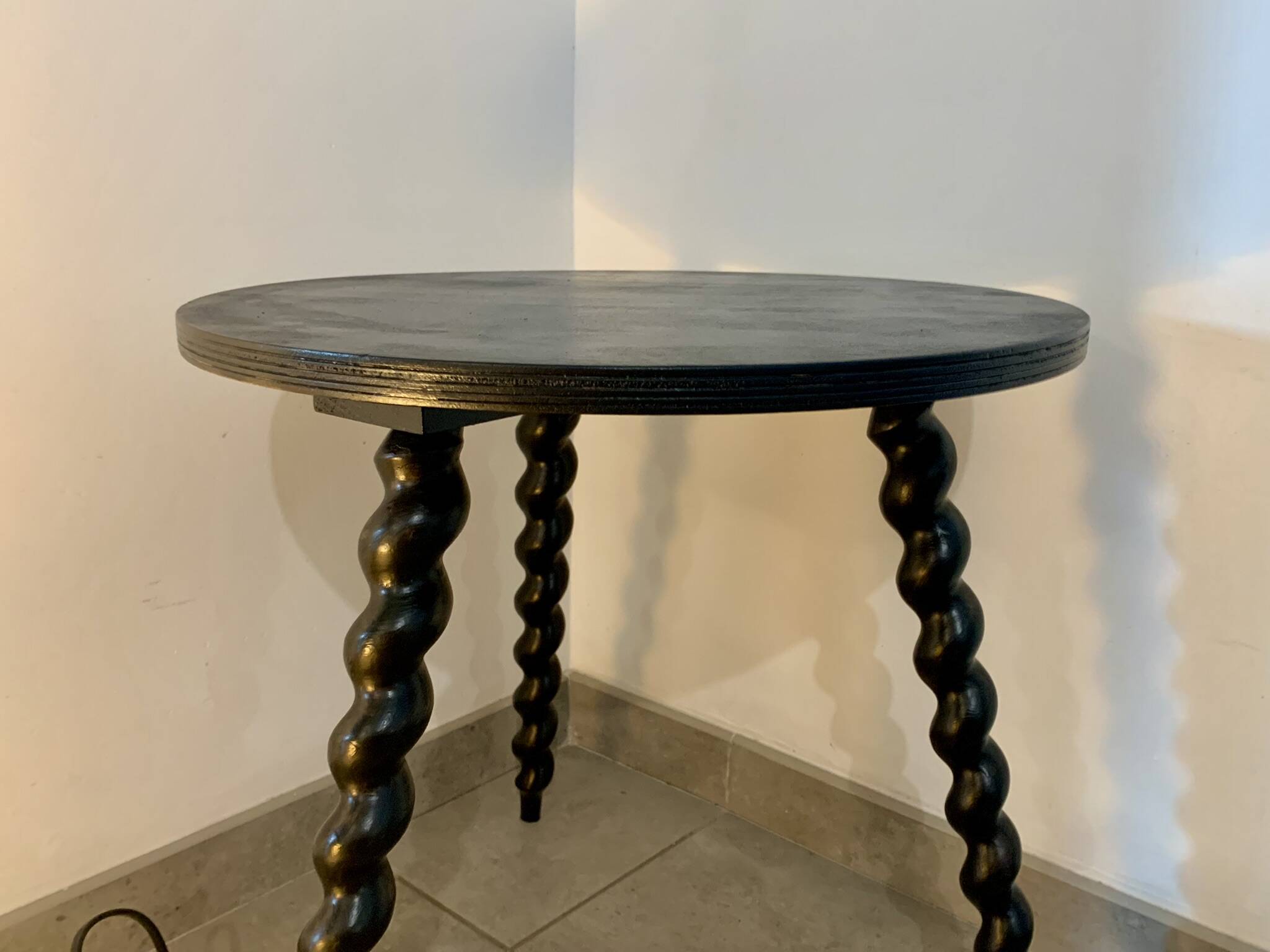 Guéridon, table d'appoint en bois noir