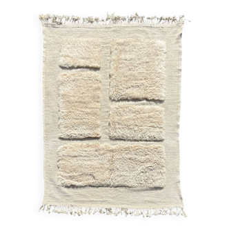 Moroccan Berber rug in white wool