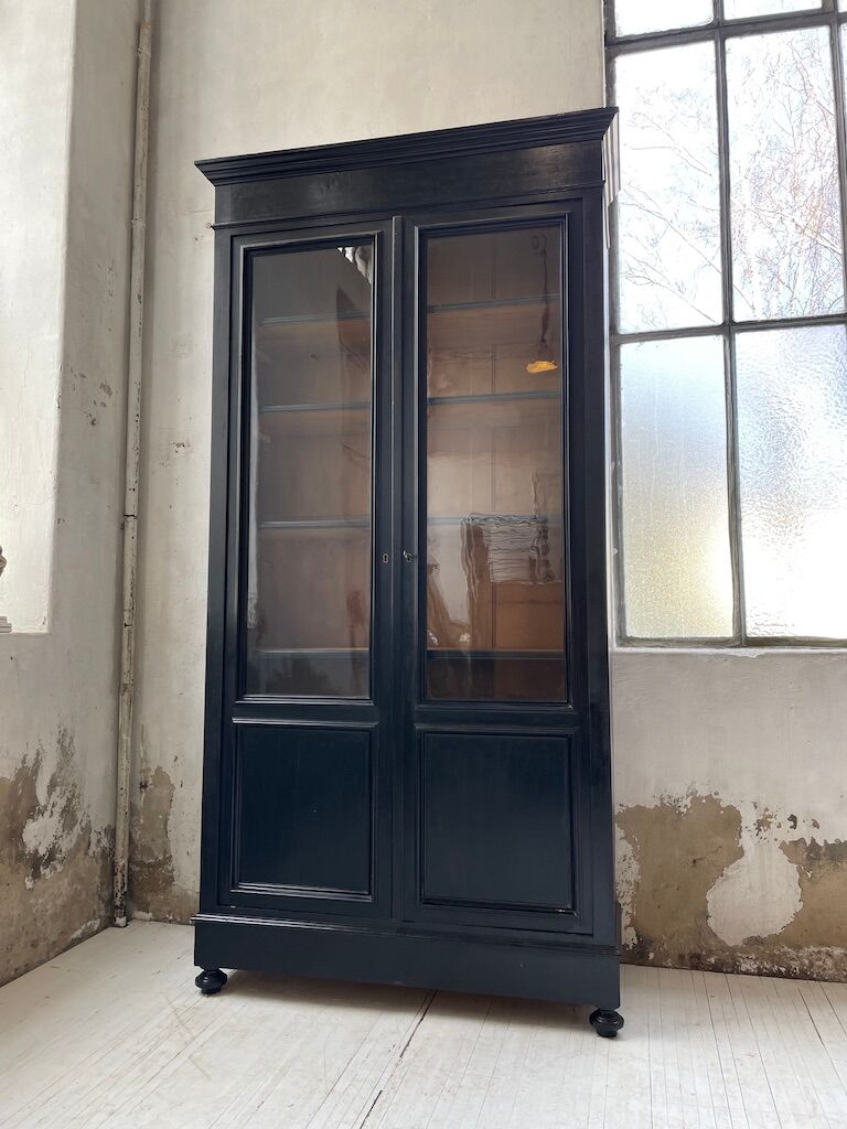 Napoleon 3 walnut window glass cabinet