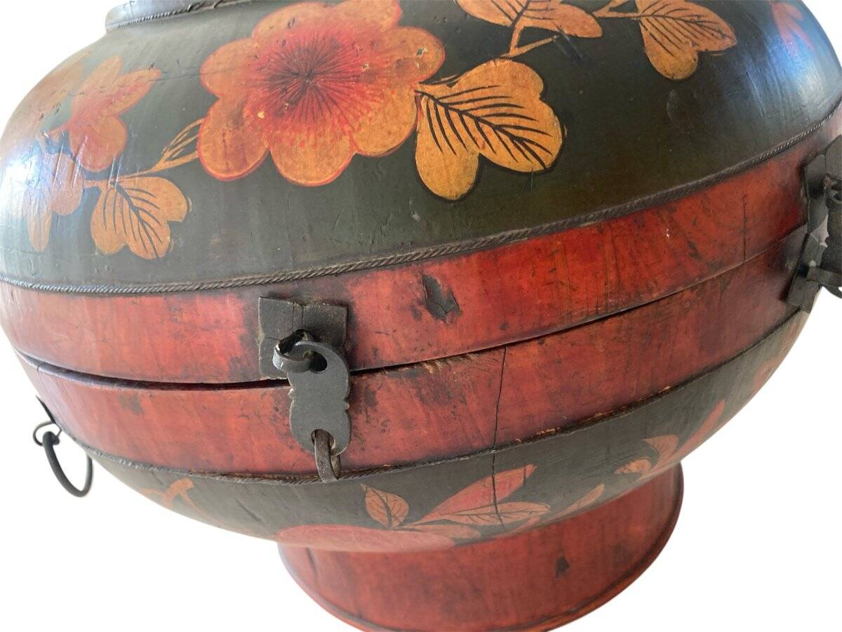 Large Chinese wedding box, polychrome wood, early 20th century.